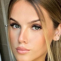 Alex Ann Lavigne-Pelletier Nackt