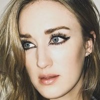 Ashley Johnson Nackt