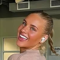 Beth Grotelueschen Nackt