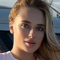 Blondinka Angelina Nackt