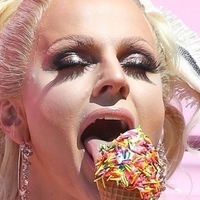 Courtney Act Nackt