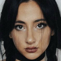 Devinevola Nackt