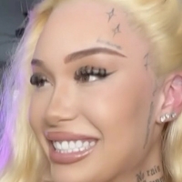 Dezi Stormz Nackt