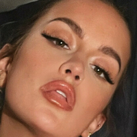 Ellie Robinson Nackt