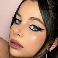 Ellise Nackt