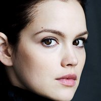 Emilia Schüle Nackt
