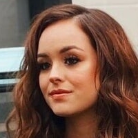 Hayley Orrantia Nackt