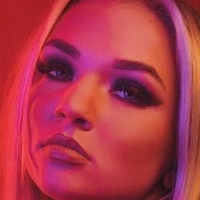 Julia Hart Nackt