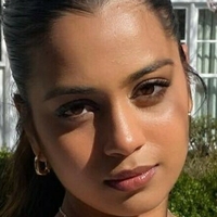 Julie Sharma Nackt