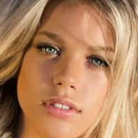 Kaylyn Slevin Nackt
