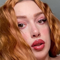 Lacey Laid Nackt