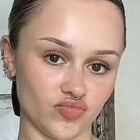 Lila Janowska Nackt
