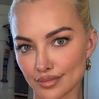 Lindsay Pelas Nackt
