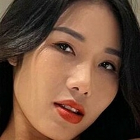 Linh Lee Nackt