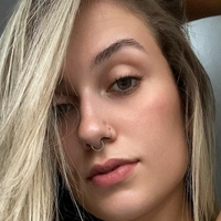 louiseadams Nackt