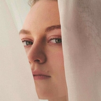 Mia Threapleton Nackt