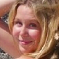 Miranda McKeon Nackt