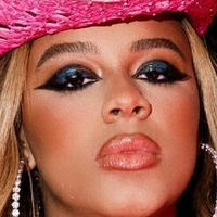 Nia Sioux Nackt