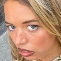 Nilufer Yanya Nackt
