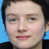 Pauline Etienne Nackt