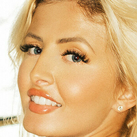 Poppy Wabe Hughes Nackt