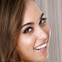 Riley TV Nackt