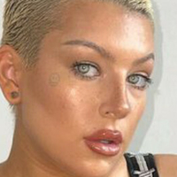 Robyn Station 2.0 Nackt