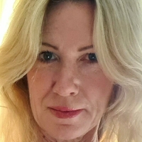 Sizzling Scorpio Siren Nackt