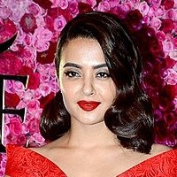 Surveen Chawla Nackt