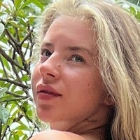 travelchelle Nackt