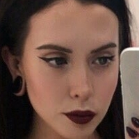 Violette Nackt